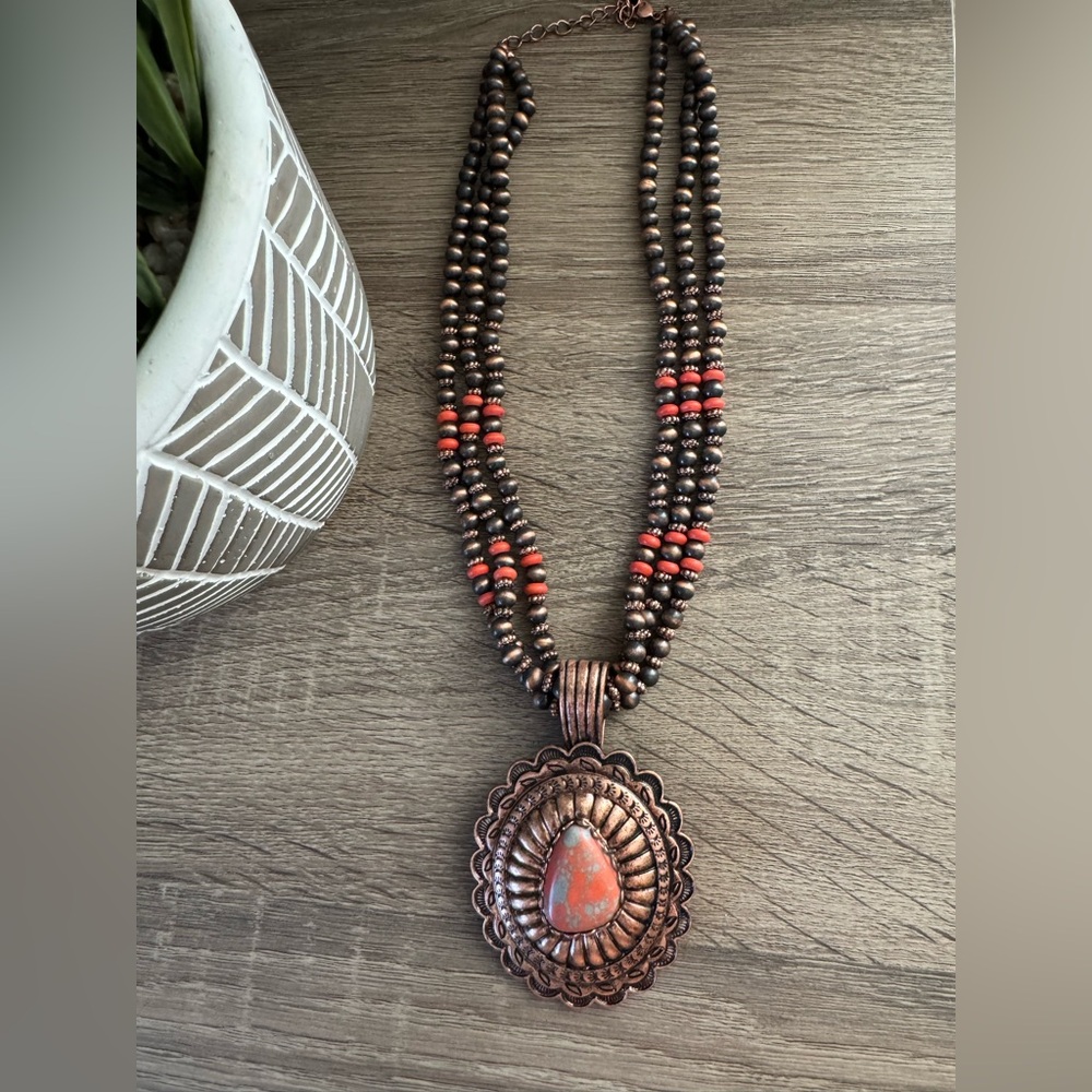 WESTERN CONCHO PENDANT NECKLESS